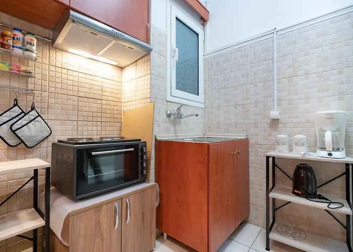 Neos Kosmos Metro St. 1 Bedroom Semi-Basement Flat