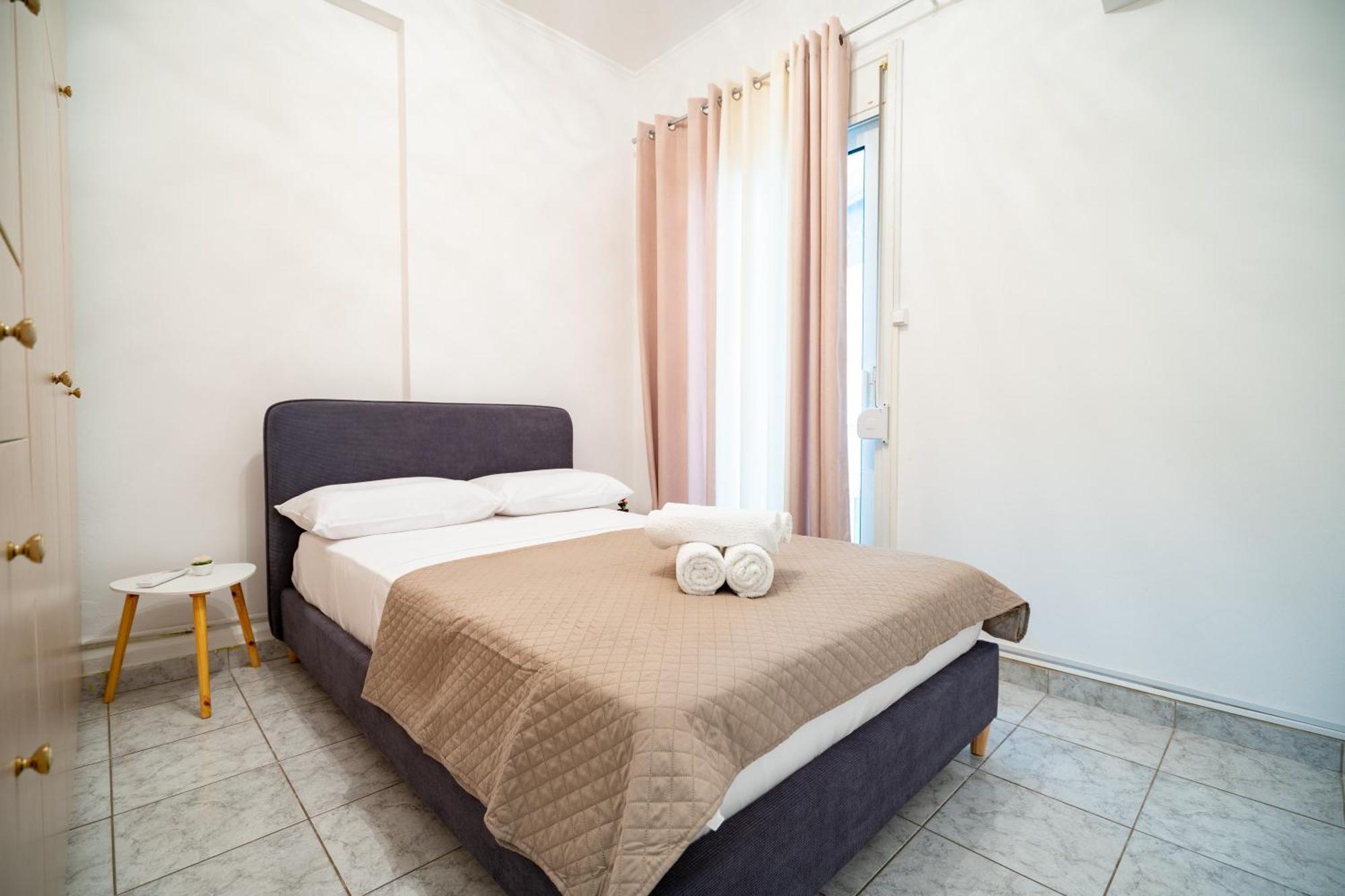 Apartamento Neos Kosmos Metro St. 1 Bedroom Semi-basement Flat *