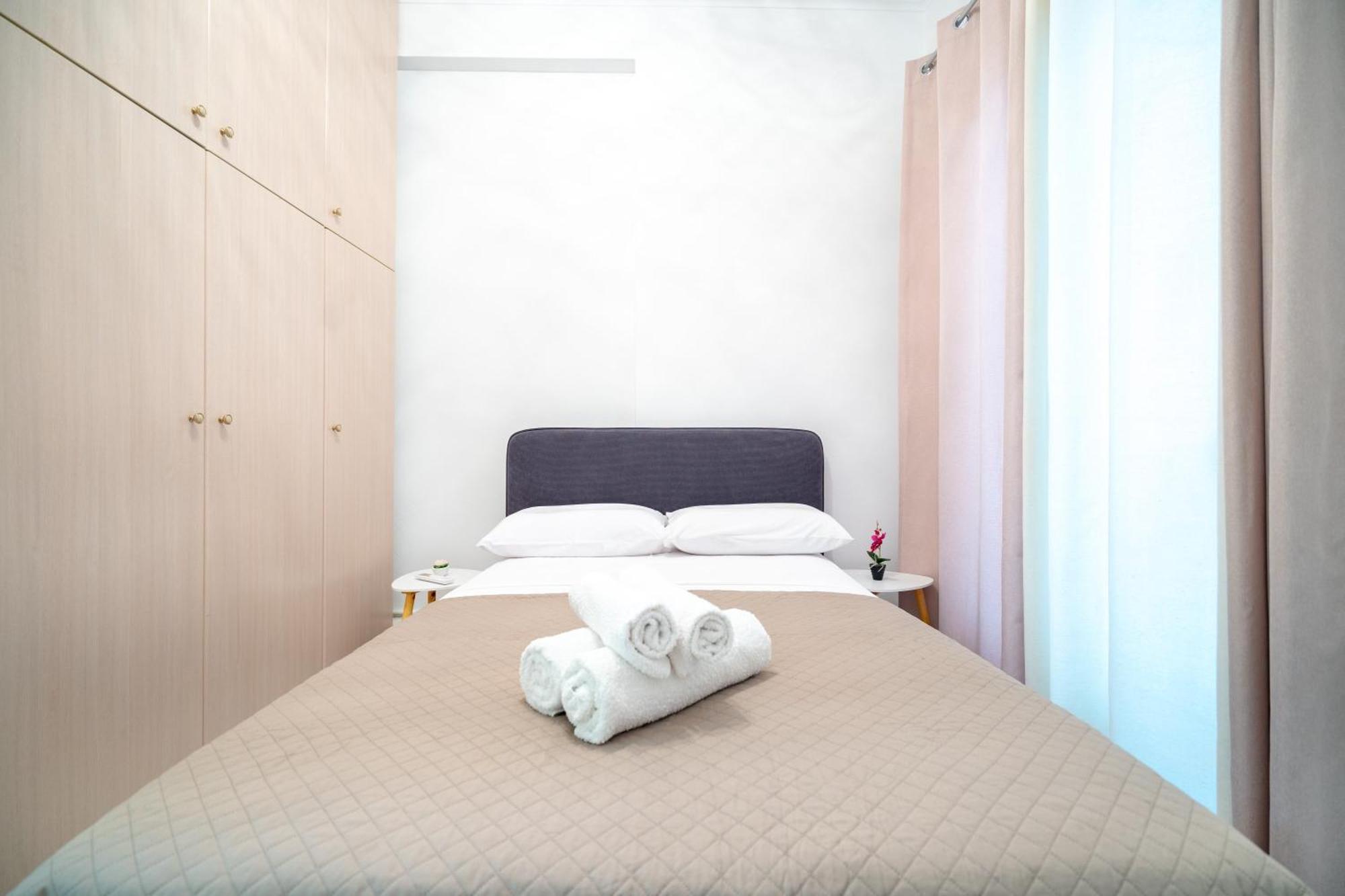 Neos Kosmos Metro St. 1 Bedroom Semi-basement Flat Apartamento *