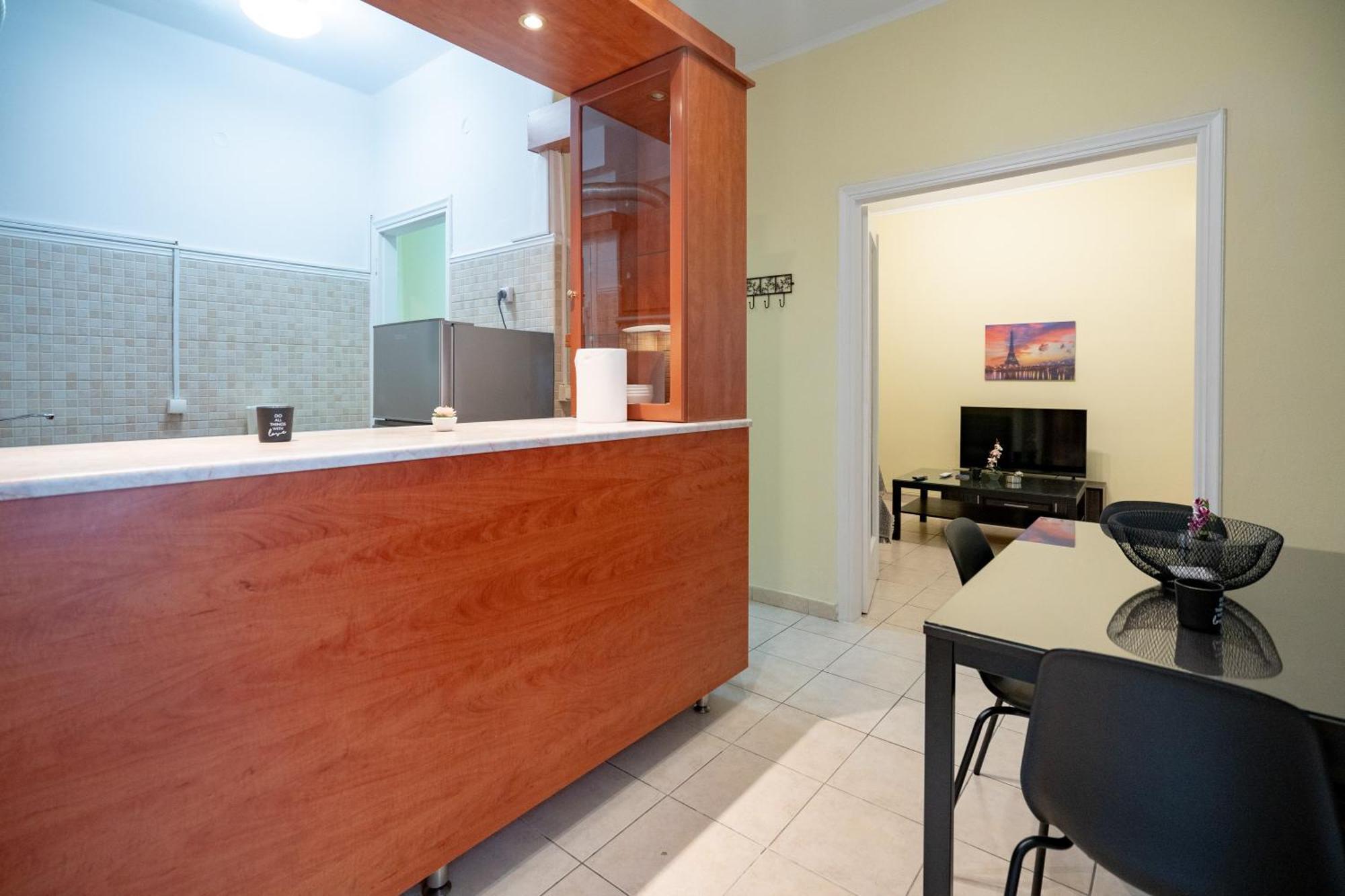 Neos Kosmos Metro St. 1 Bedroom Semi-basement Flat *