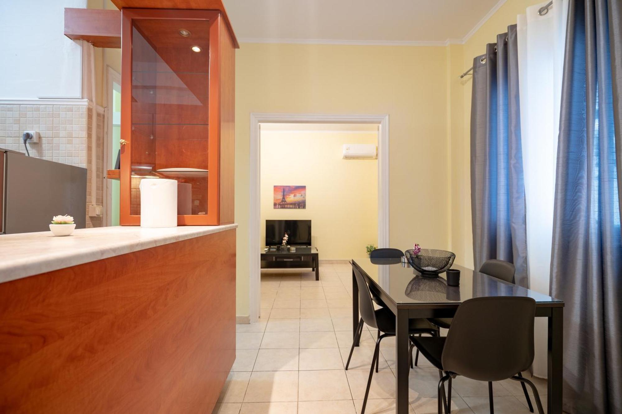 Neos Kosmos Metro St. 1 Bedroom Semi-basement Flat * Athens
