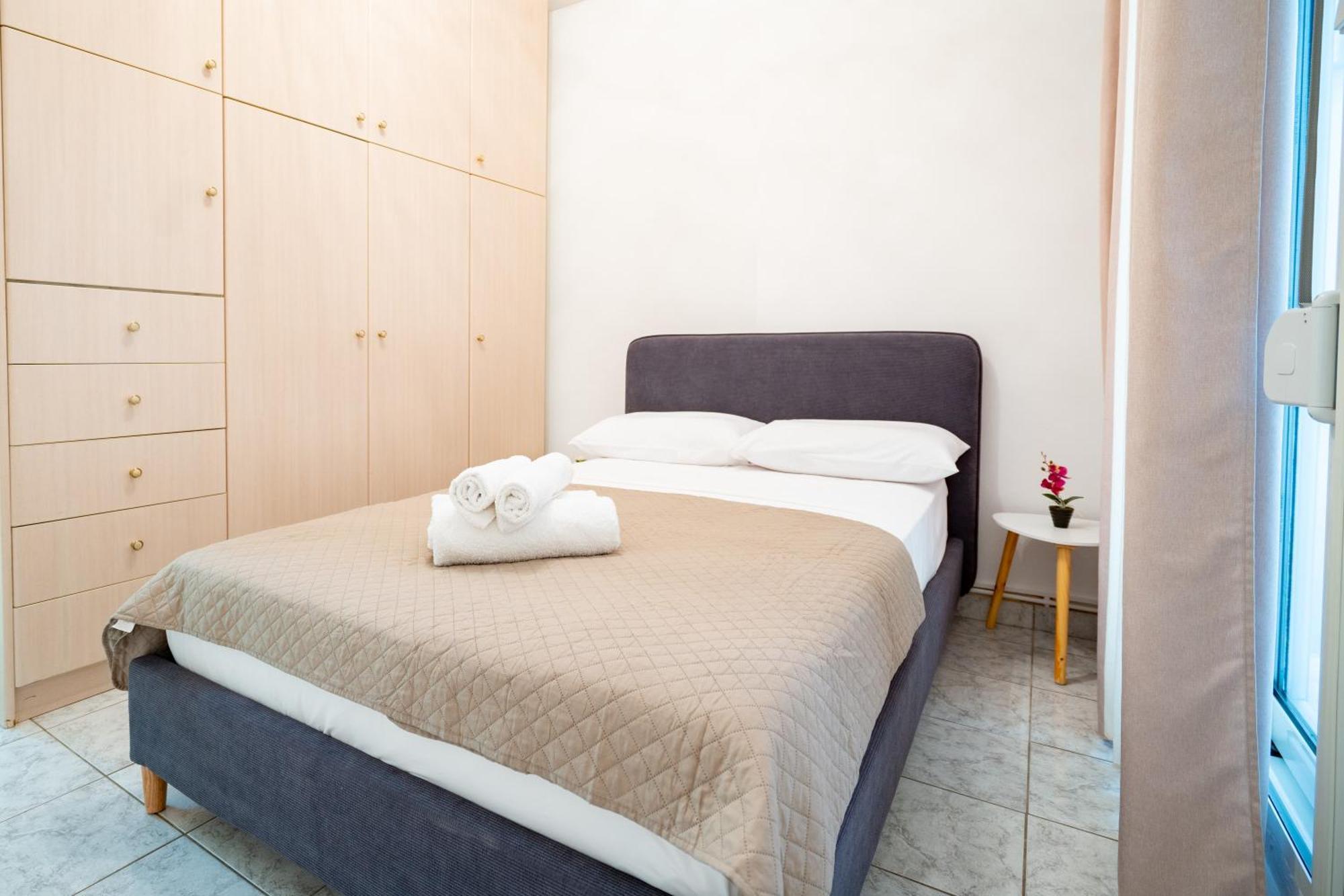 Neos Kosmos Metro St. 1 Bedroom Semi-basement Flat Apartment Athens
