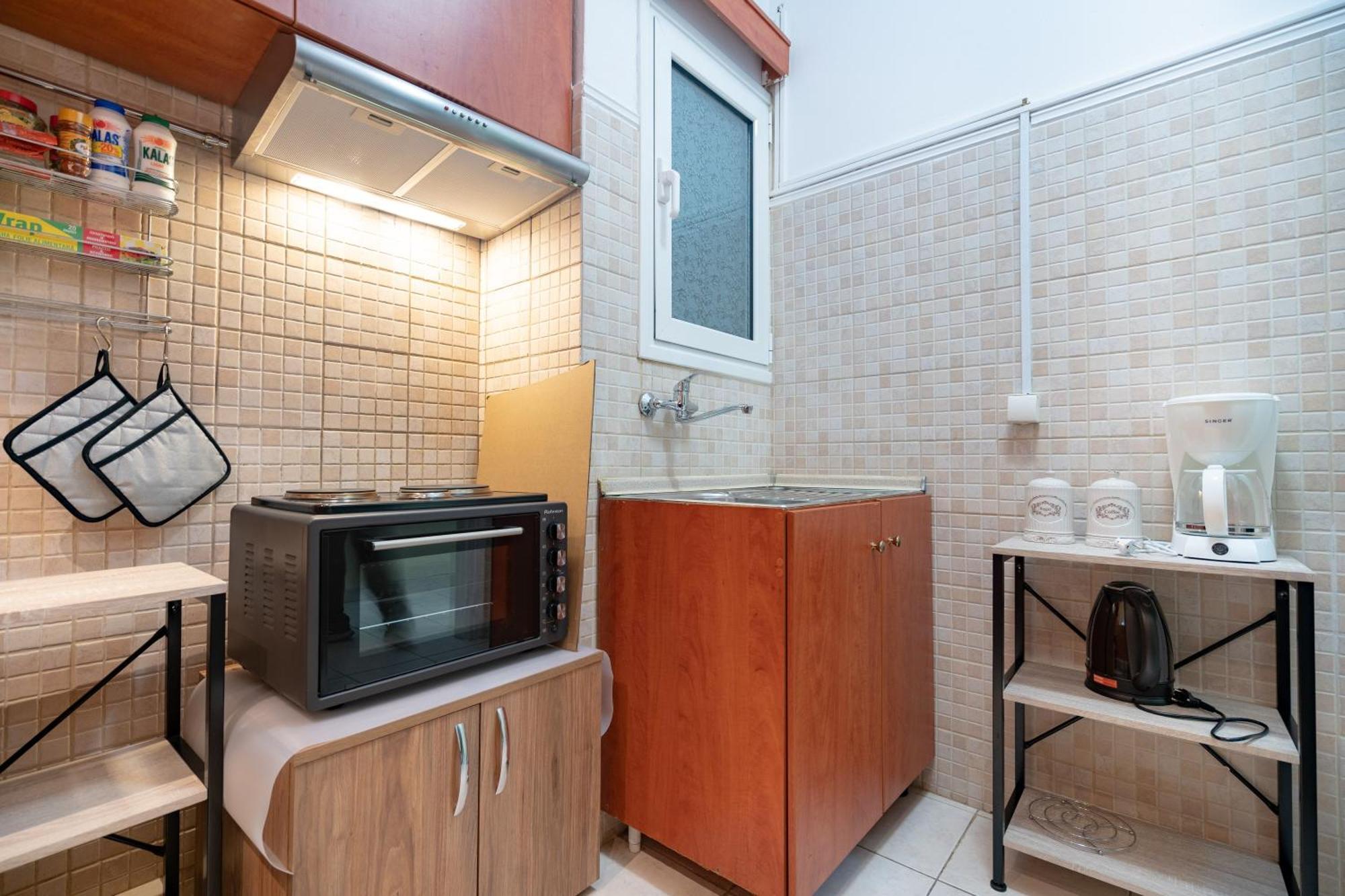 Neos Kosmos Metro St. 1 Bedroom Semi-basement Flat *