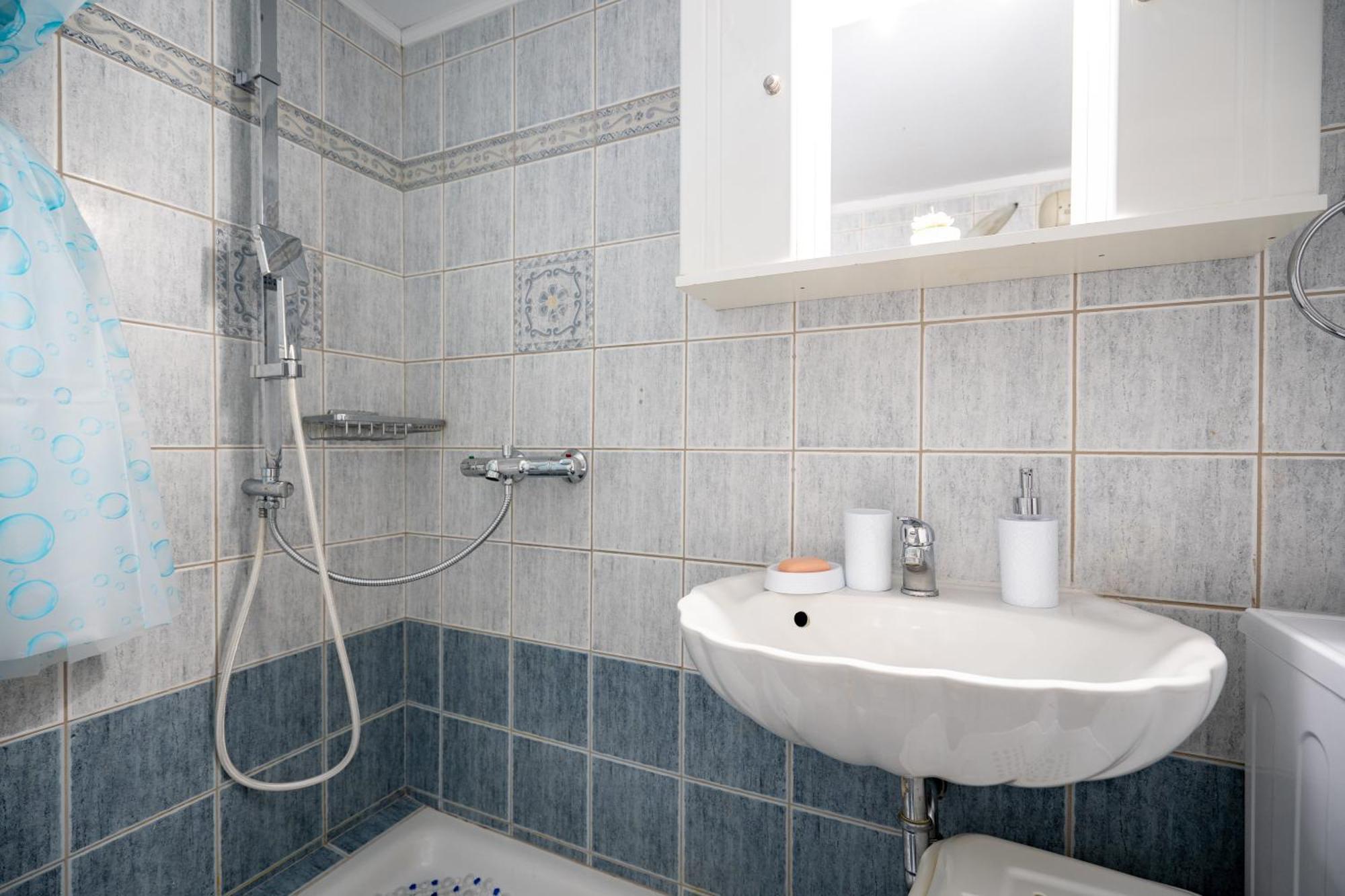 Apartamento Neos Kosmos Metro St. 1 Bedroom Semi-basement Flat *