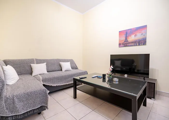 Neos Kosmos Metro St. 1 Bedroom Semi-Basement Flat